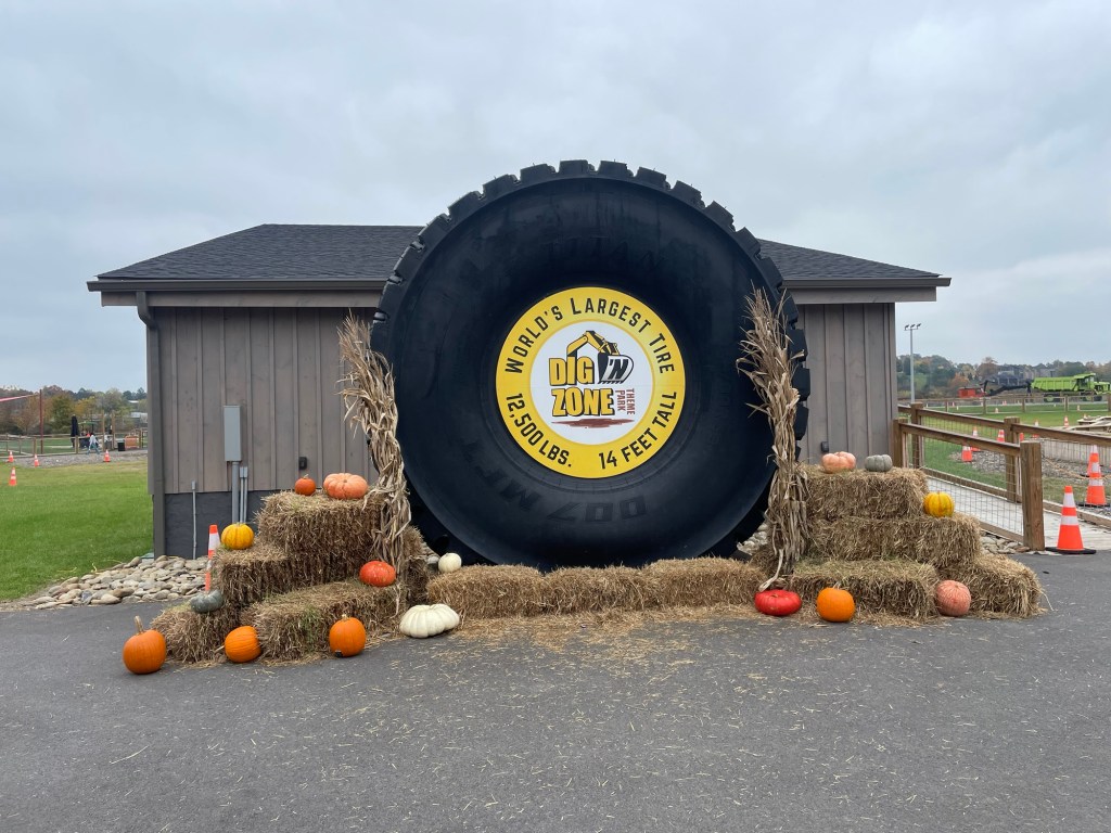 Dig,n Zone World's Largest Tire