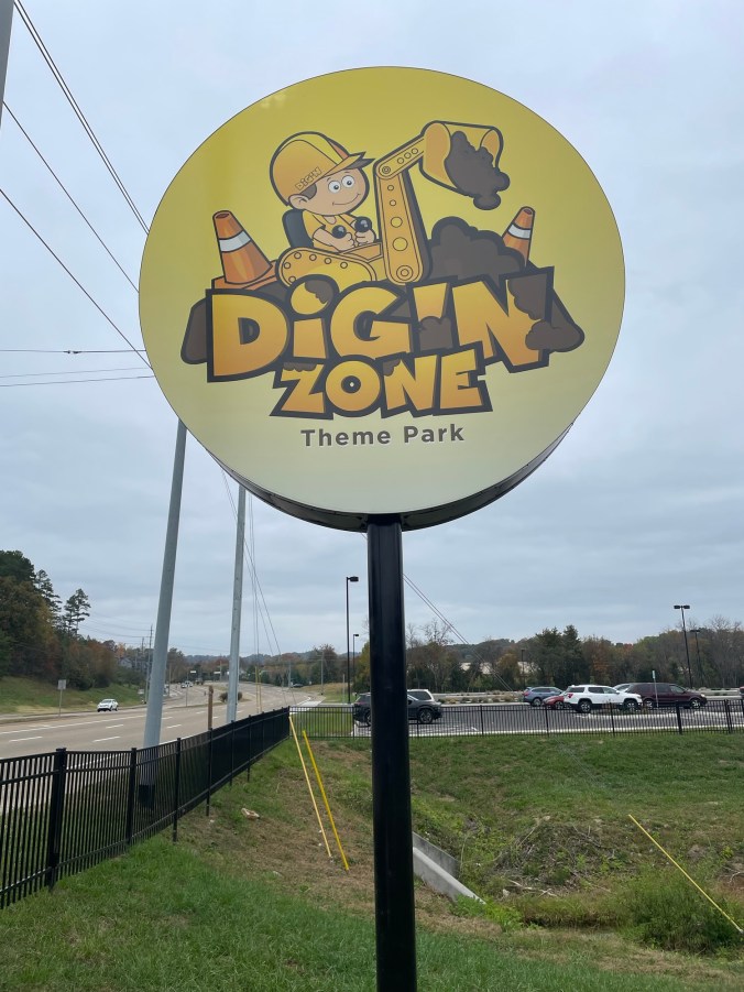Dig,n Zone Sign