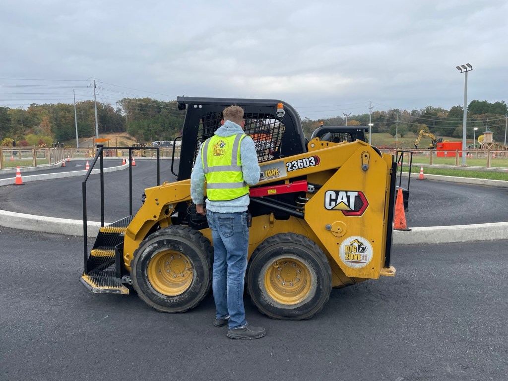 Skid'n skid-steer at Dig'n Zone