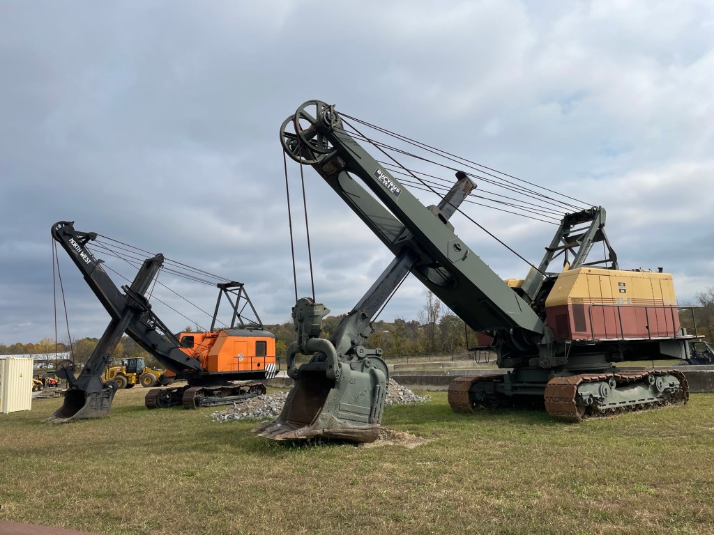 Dig,n Zone Vintage equipment shovels