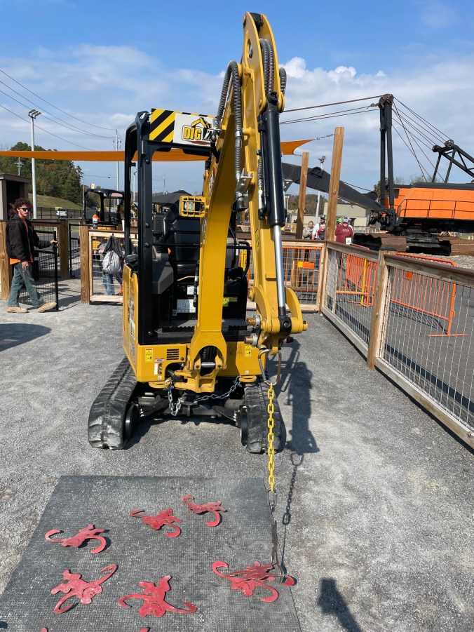 Dig,n Zone Plunkey Monkey excavator ride