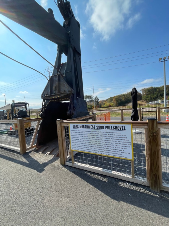 Dig,n Zone Vintage equipment excavator