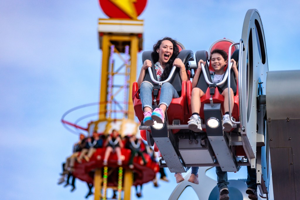 SHAZAM! Tower of Eternity and CYBORG Cyber Revolution at Six Flags Fiesta Texas