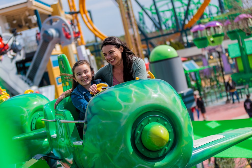 GREEN LANTERN Emerald Flight at Six Flags Fiesta Texas