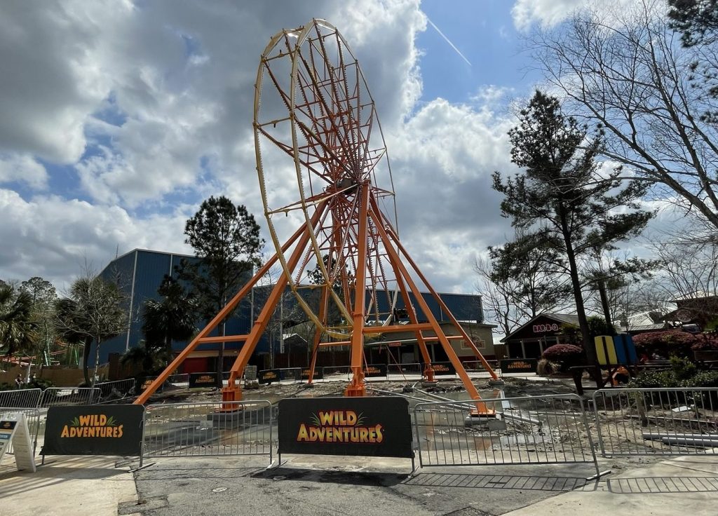 Horizon Wheel at Wild Adventures under construction