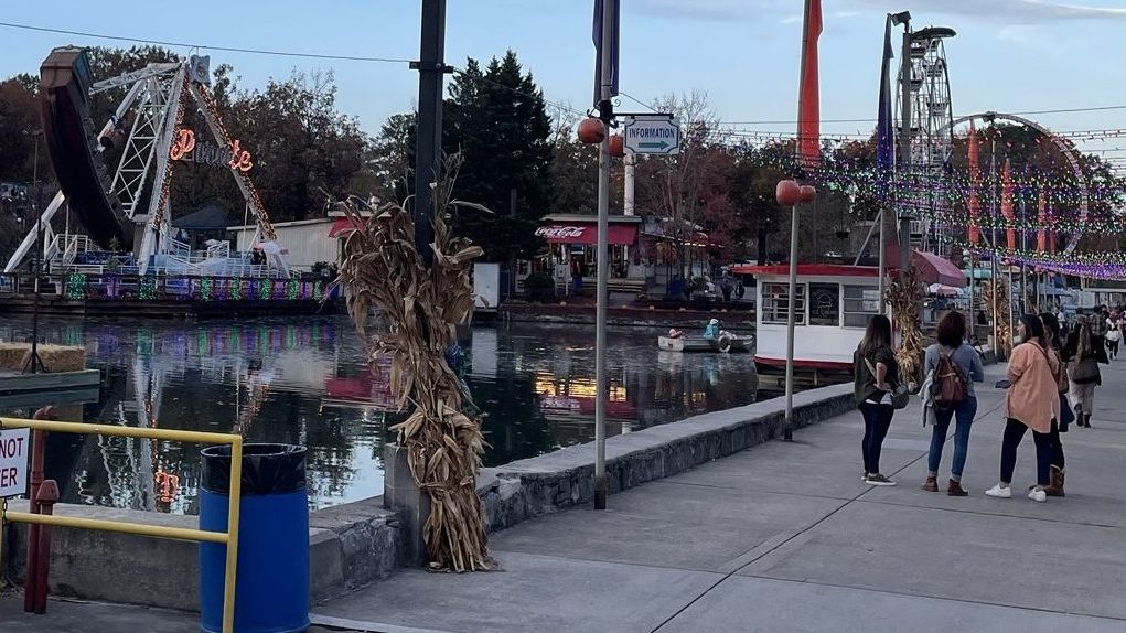 Midway at Lake Winnie amusement park