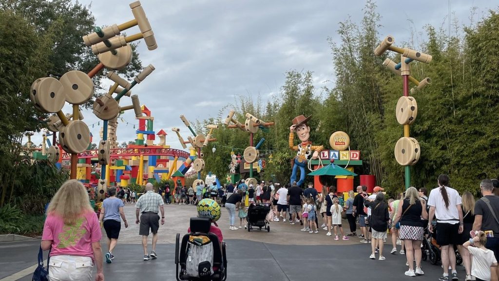 Morning Standby Line for Slinky Dog Dash at Disney Studios