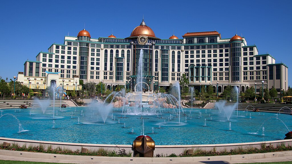 Helios Hotel at Epic Universe