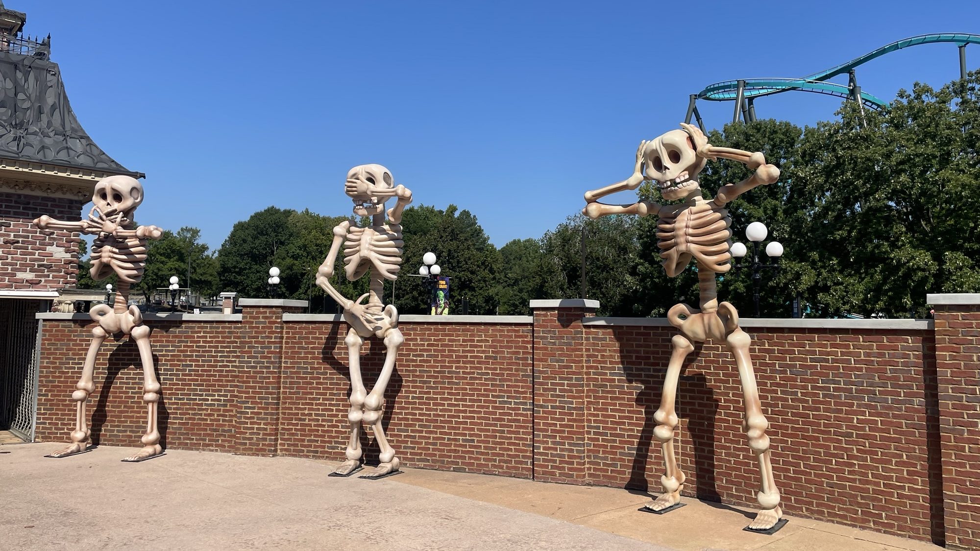 skeletons at entrance to Six Flags Over Georgia