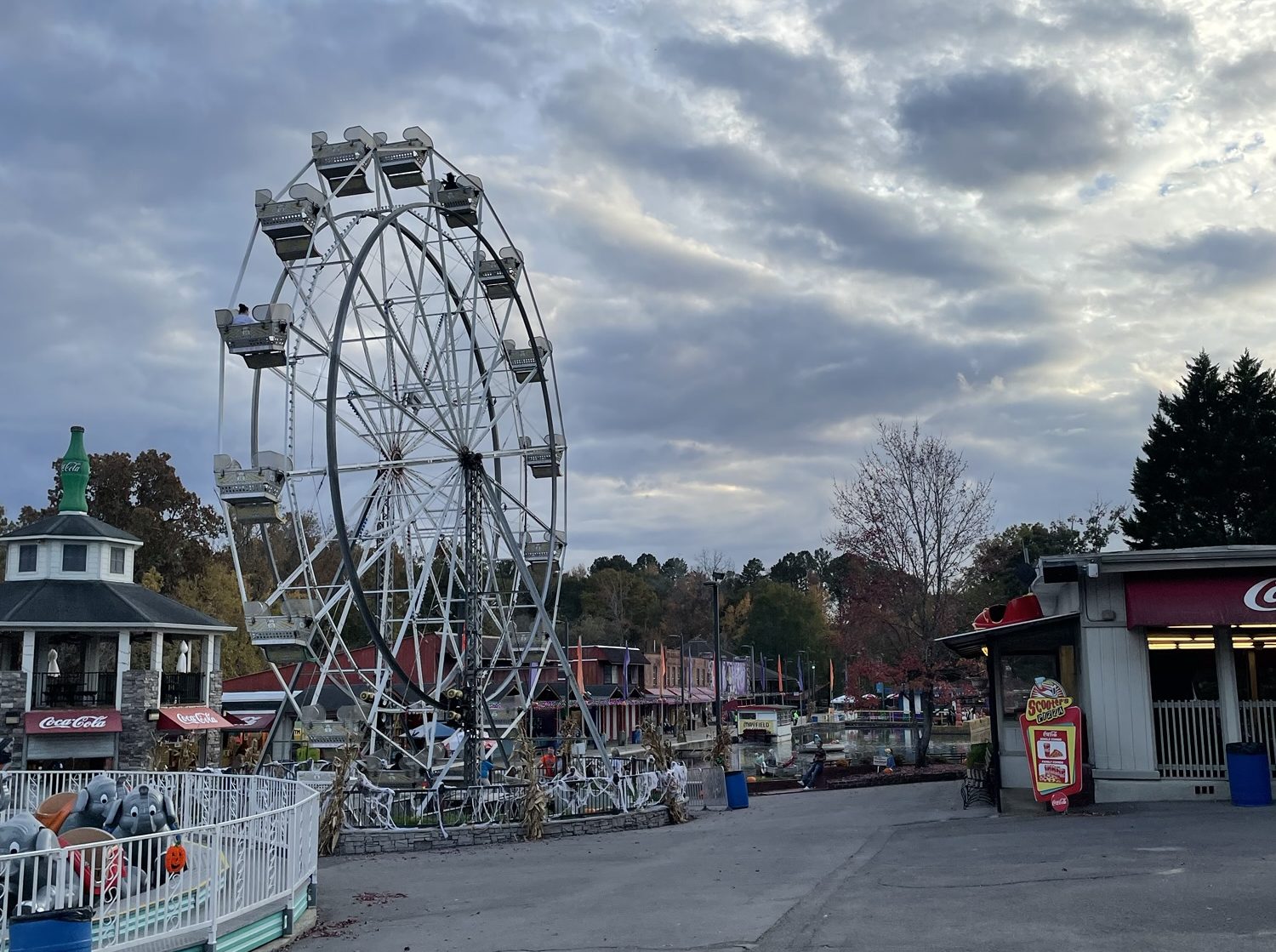 Ferris wheel at Lake Winnie