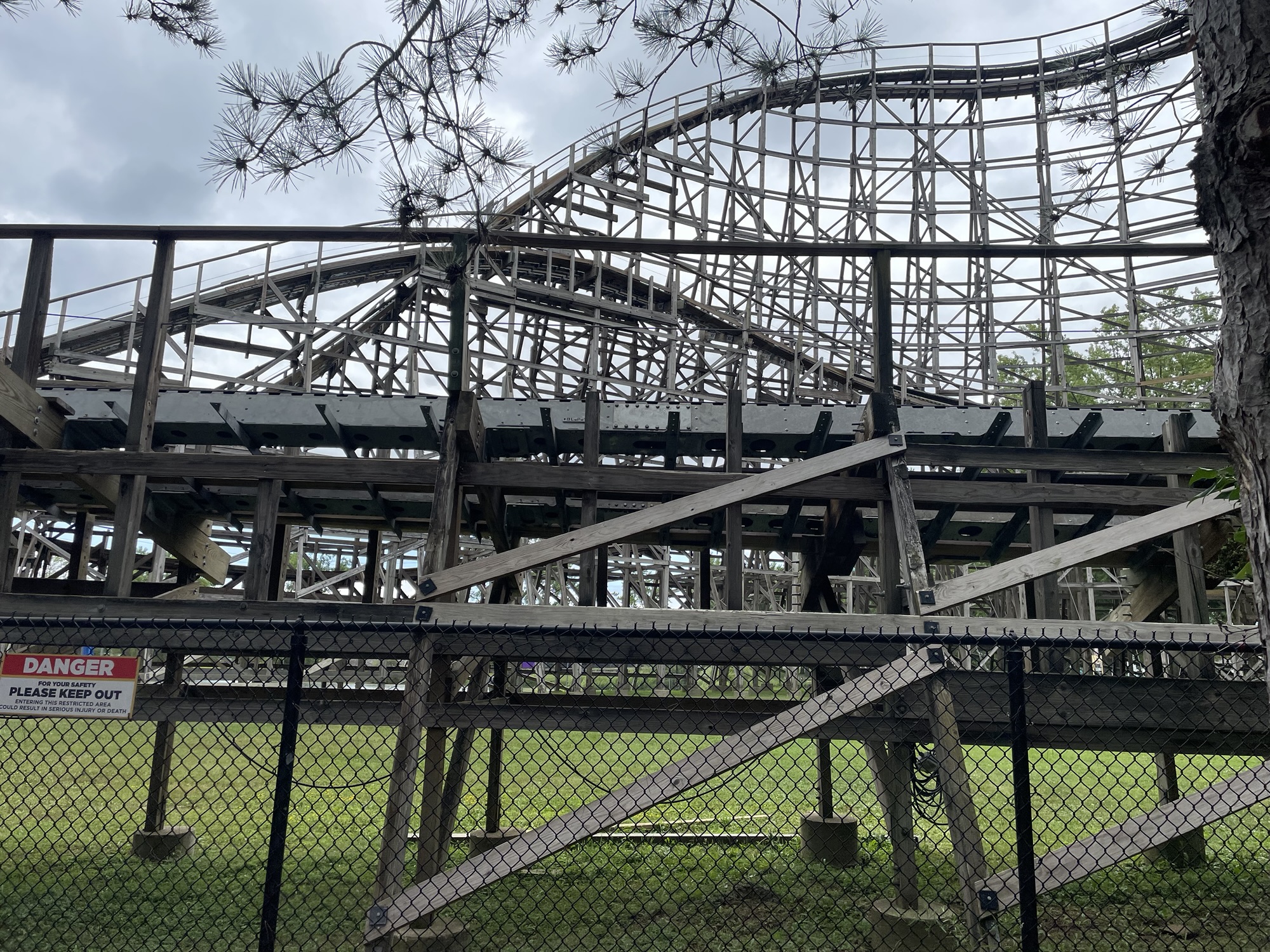 ドラゴンハイランダー Predator at Six Flags Darien Lake is an Awesome Coaster with a